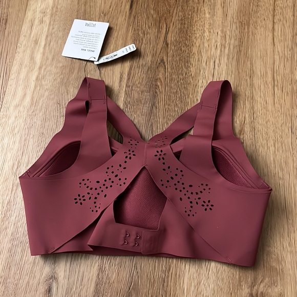 NWT Dark Pink/Red Angel Max Sports Bra - Picture 2 of 3